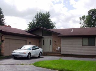 8777 Tamarack Dr, Brighton, MI