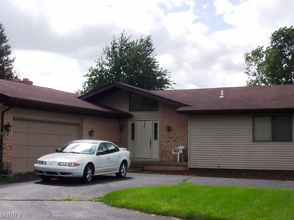 8777 Tamarack Dr, Brighton, MI 48116