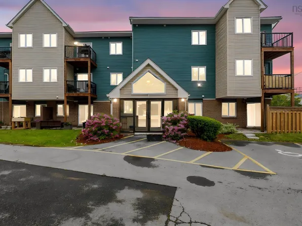 1 Lombardy Ln #201, Halifax, NS B2X 3E4