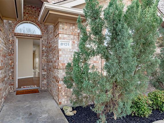 3rd image of 8121 Heritage Place Dr