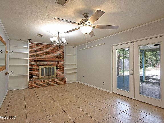 5th image of 15719 Parkwood Dr S