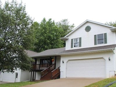 2754 Lake View Dr NE, Solon, IA, 52333