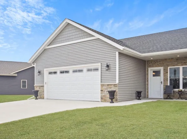1787 Edgewood ROAD #9, Kewaskum, WI 53040