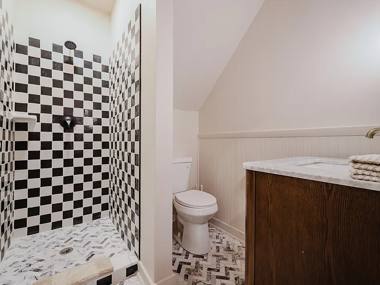 1033 E Washington St #2 — Photo 3