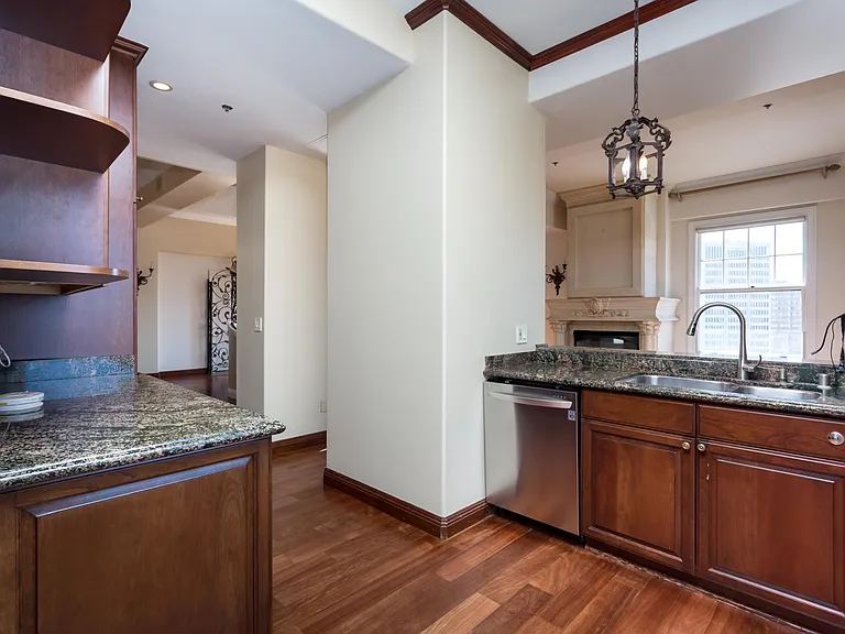 702 Ash St #1500 — Photo 12