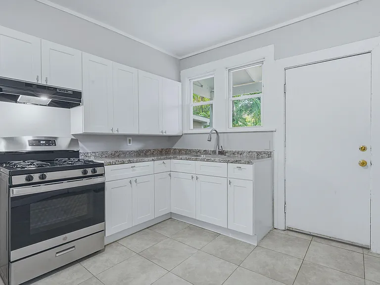 70 Van Deusen St — Photo 11