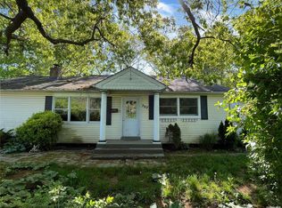 392 Oakwood Rd, Huntington Station, NY 11746