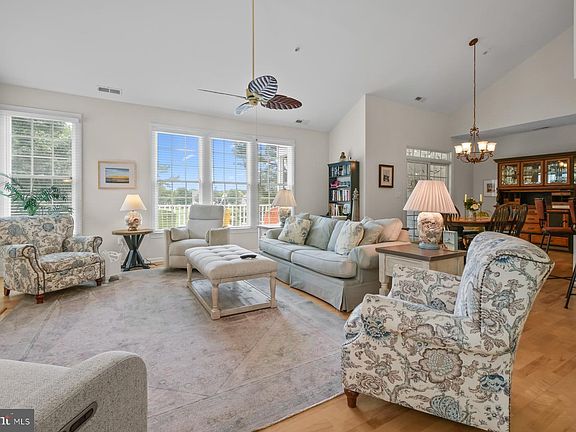 4th image of 116B Willow Oak Ave