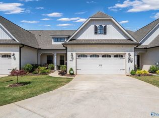 402 Ripple Lake Dr, Huntsville, AL 35824