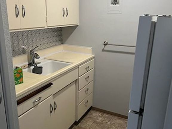 4th image of 309 N Tacoma Ave #2
