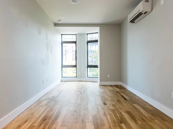 185 Leonard Street image 1 of 21