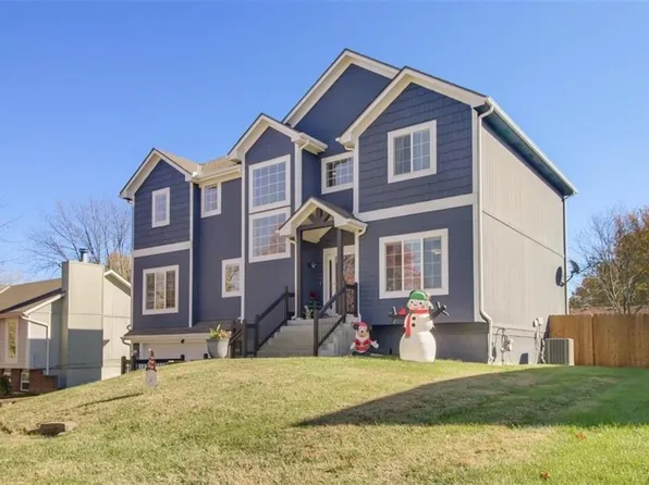 406 NE Station Dr, Lees Summit, MO 64086
