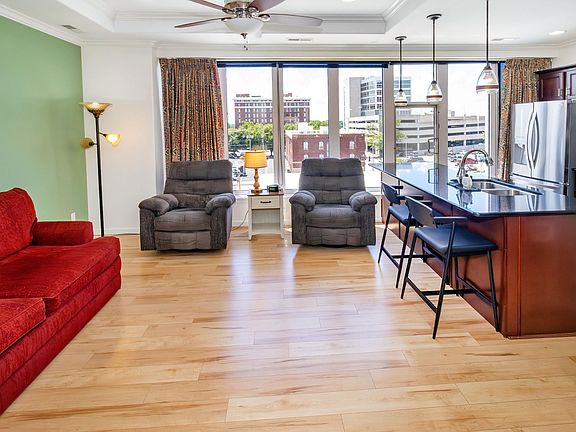 4th image of 101 SE 3rd St APT 3B