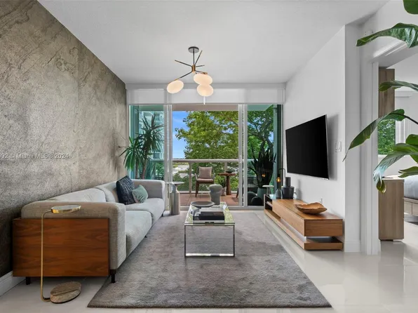 1871 NW South River Dr Unit 806, Miami, FL 33125