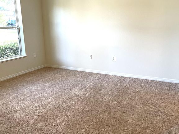 3rd image of 469 Alison St