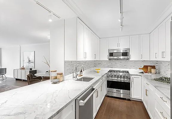 2nd image of 625 Main St APT 833