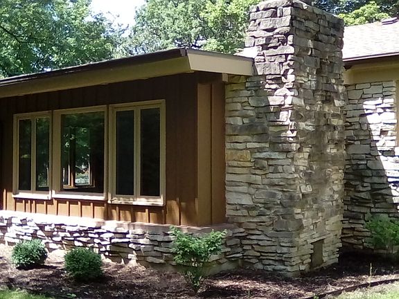 Seasonal Room with fireplace