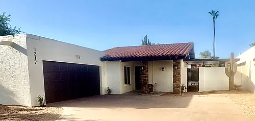 1217 E Rancho Dr Photo 1