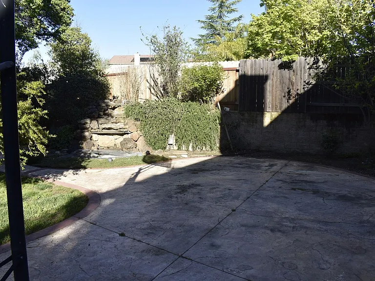 630 Rogers Cir — Photo 39