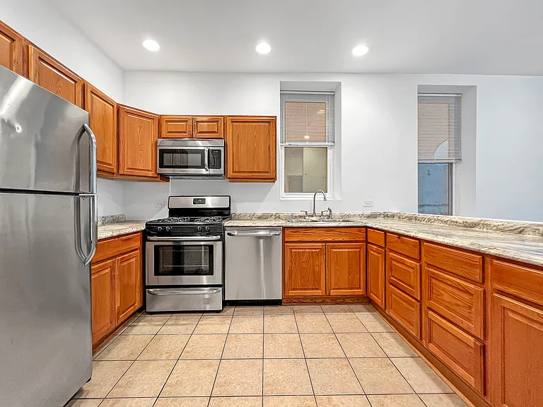 311 W Chicago Ave #2 — Photo 9