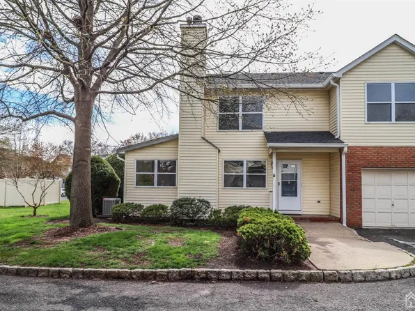 34 Kensington Dr, Piscataway, NJ 08854