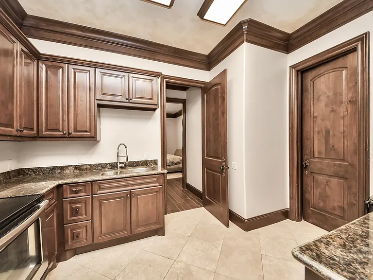 11103 Memorial Dr — Photo 37
