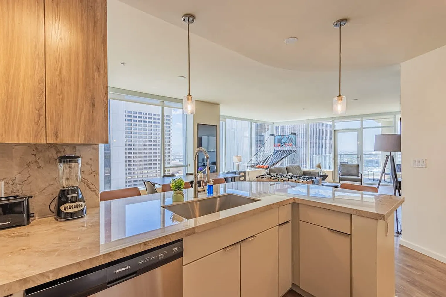 2 bed, 2.0 bath, 1399 sqft, $6,710 — Photo 4