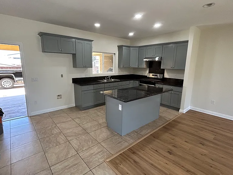 7009 Tait St — Photo 9