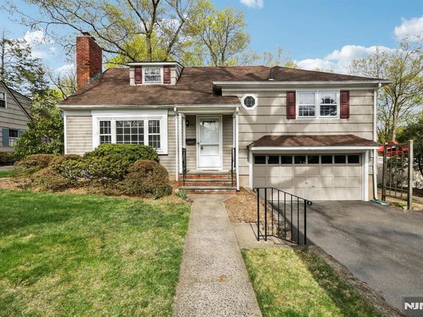 529 Ardmore Rd, Ho Ho Kus, NJ 07423