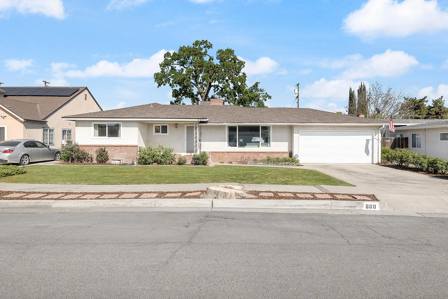 600 N Villa Avenue photo 1