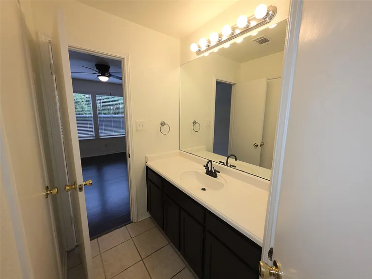 1600 Hollow Tree Blvd — Photo 18