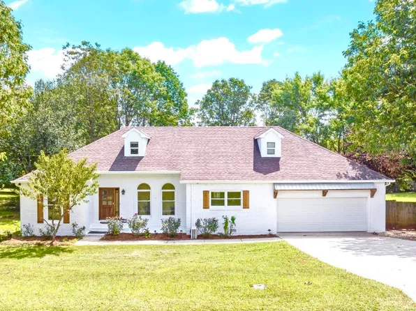 290 Scenic Bluff Dr, Guntersville, AL 35976