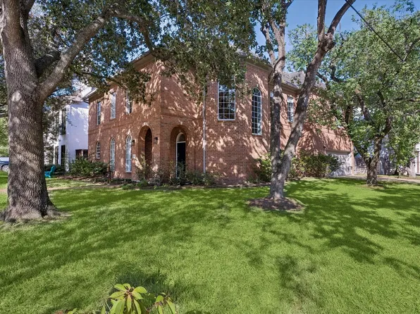 551 S 2nd St, Bellaire, TX 77401