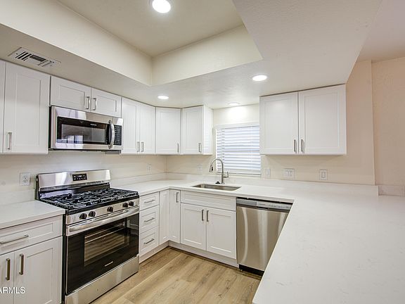 2nd image of 206 W SUNLAND Avenue