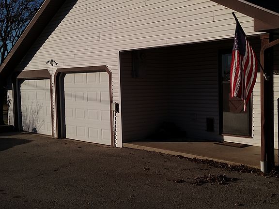 Attached 2 car garage