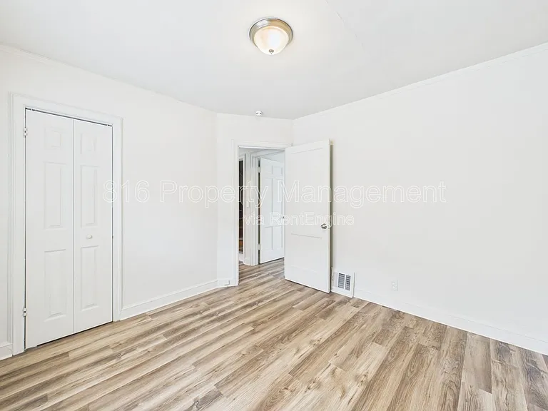 5100 Brooklyn Ave — Photo 16