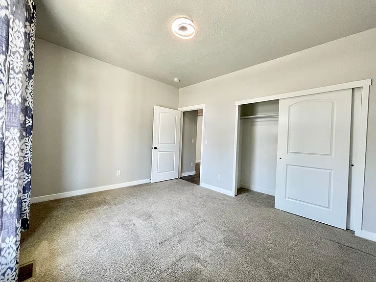 10924 S Glenda Ln — Photo 15