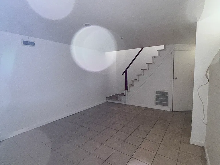 254 S 10th St #1-R — Photo 15