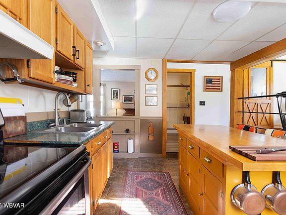 4th image of 18 Swamp Poodle Rd