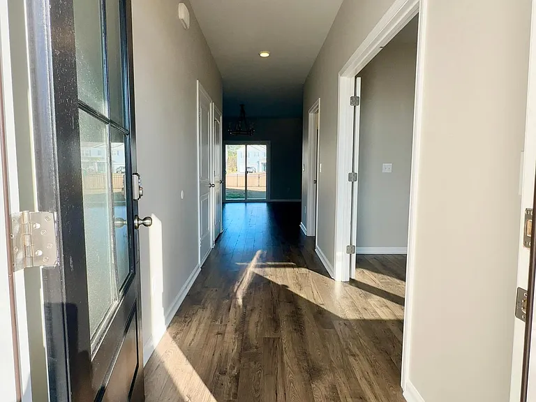 1053 Laurens Mill Dr — Photo 2