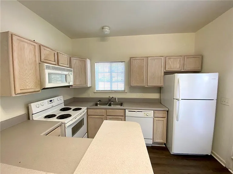 120 University Village Dr #A — Photo 2