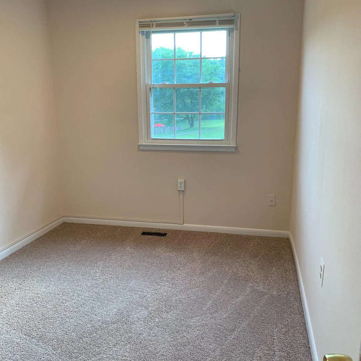 3 bed, 1.5 bath, 1332 sqft, $2,200 — Photo 2