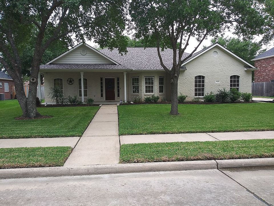 Home has 3 mature oak trees infront