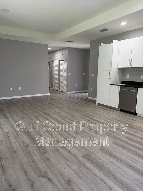 3 bed, 2.0 bath, 1310 sqft, $1,700 — Photo 4