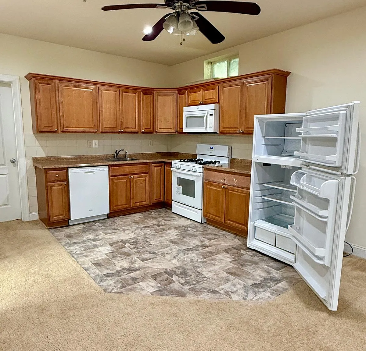 2 bed, 1000 sqft, $1,900 — Photo 4