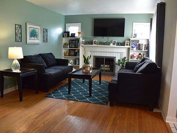 2nd image of 126 Mariposa Ave