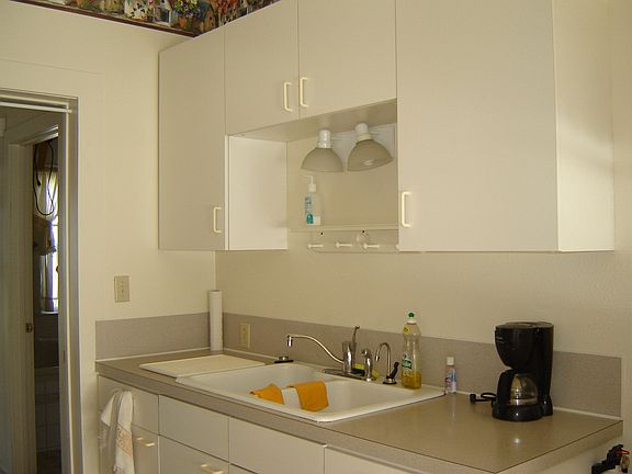 Kitchen sink area
