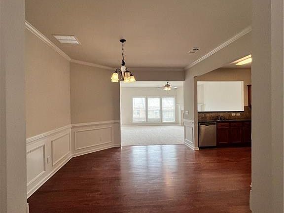 3rd image of 4957 Sherwood Way