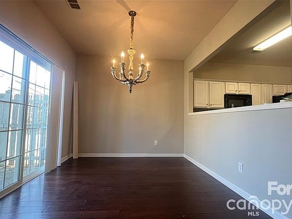 3rd image of 10232 Garmoyle St