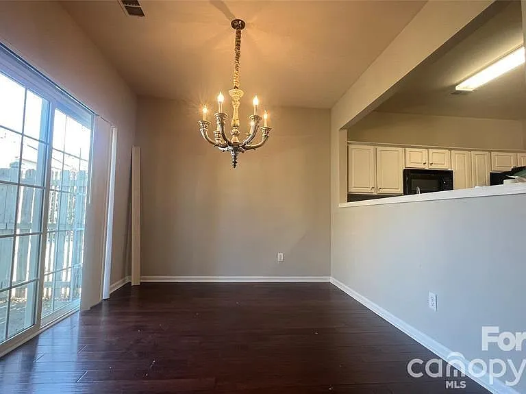 10232 Garmoyle St — Photo 3